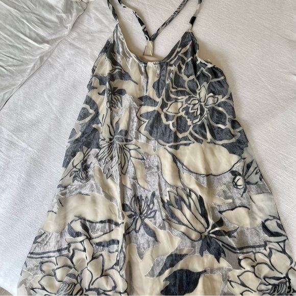 Velvet Floral Dress - Picture 7 of 7